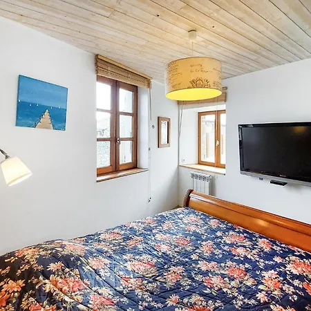 1 Bedroom Gorgeous In Semesterbostad