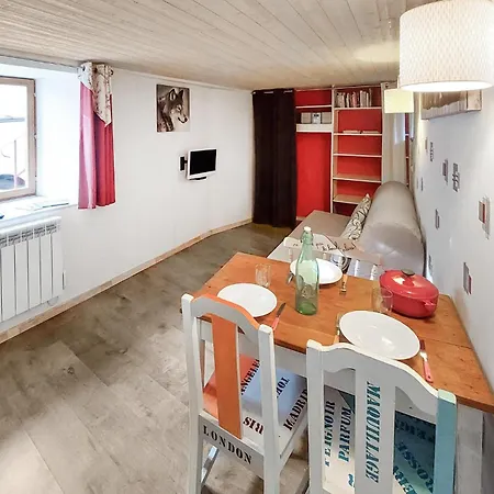 1 Bedroom Gorgeous In Semesterbostad